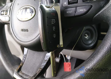 2015 Kia Sedona Lx z USA, uszkodzony, nr VIN KNDMB5C1XF6065635